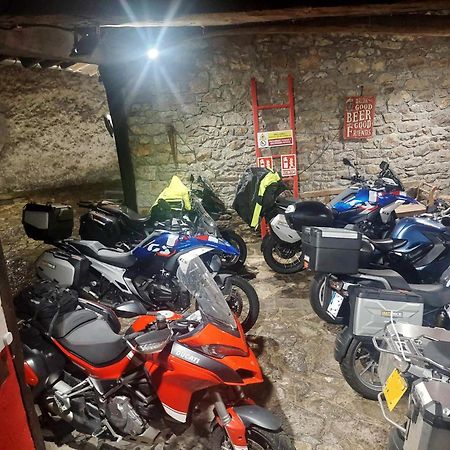 Hotel Moto-Rural "Vegalion" Las Salas Exterior foto