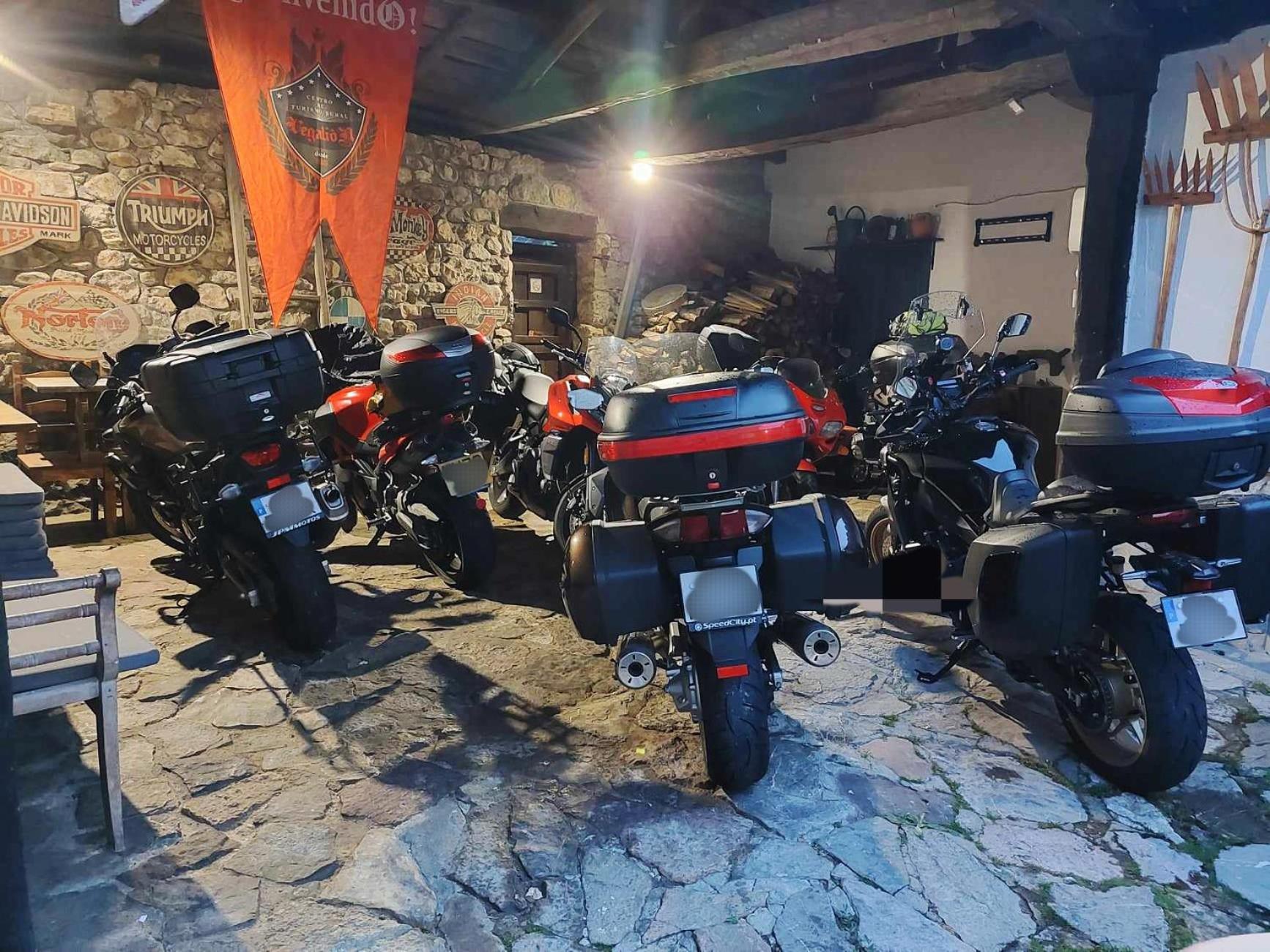 Hotel Moto-Rural "Vegalion" Las Salas Exterior foto