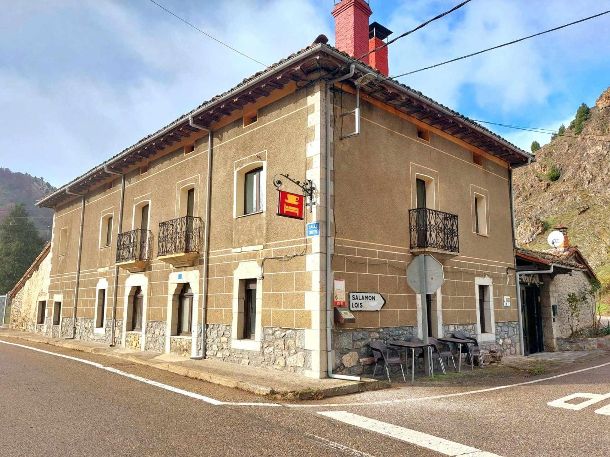 Hotel Moto-Rural "Vegalion" Las Salas Exterior foto