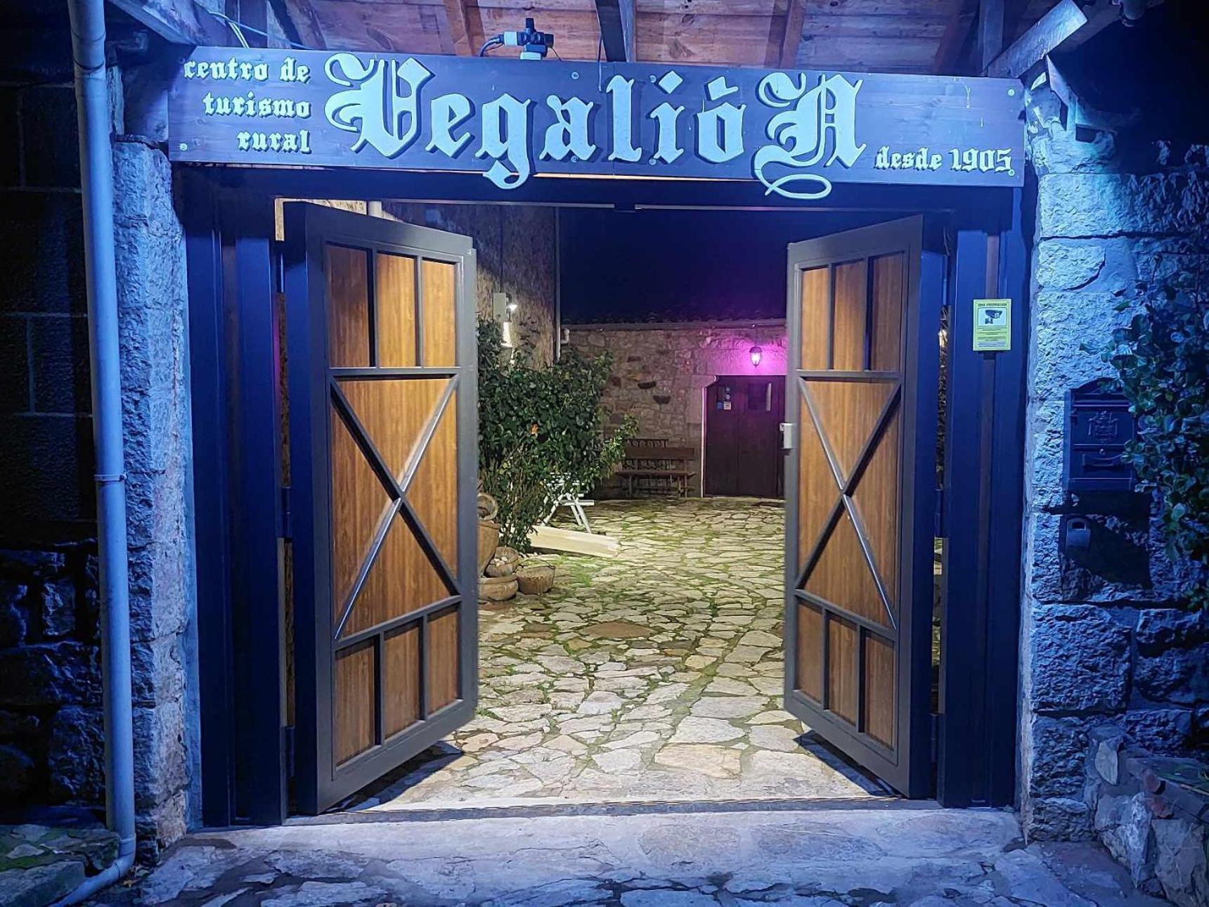 Hotel Moto-Rural "Vegalion" Las Salas Exterior foto