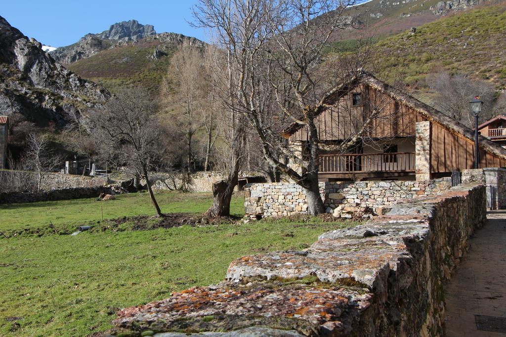 Hotel Moto-Rural "Vegalion" Las Salas Exterior foto