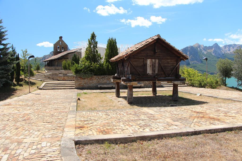Hotel Moto-Rural "Vegalion" Las Salas Exterior foto
