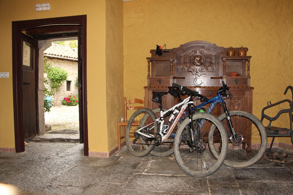 Hotel Moto-Rural "Vegalion" Las Salas Exterior foto