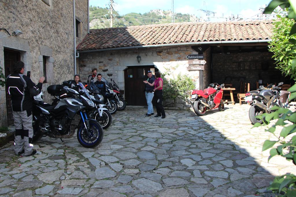 Hotel Moto-Rural "Vegalion" Las Salas Exterior foto