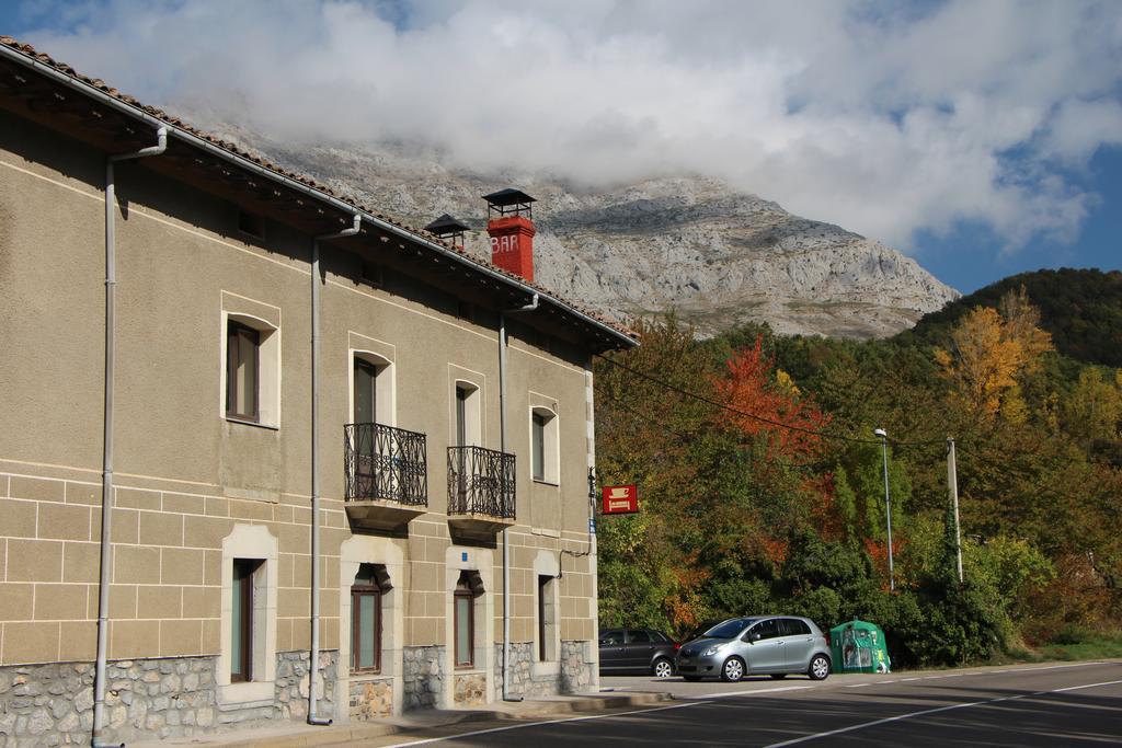 Hotel Moto-Rural "Vegalion" Las Salas Exterior foto